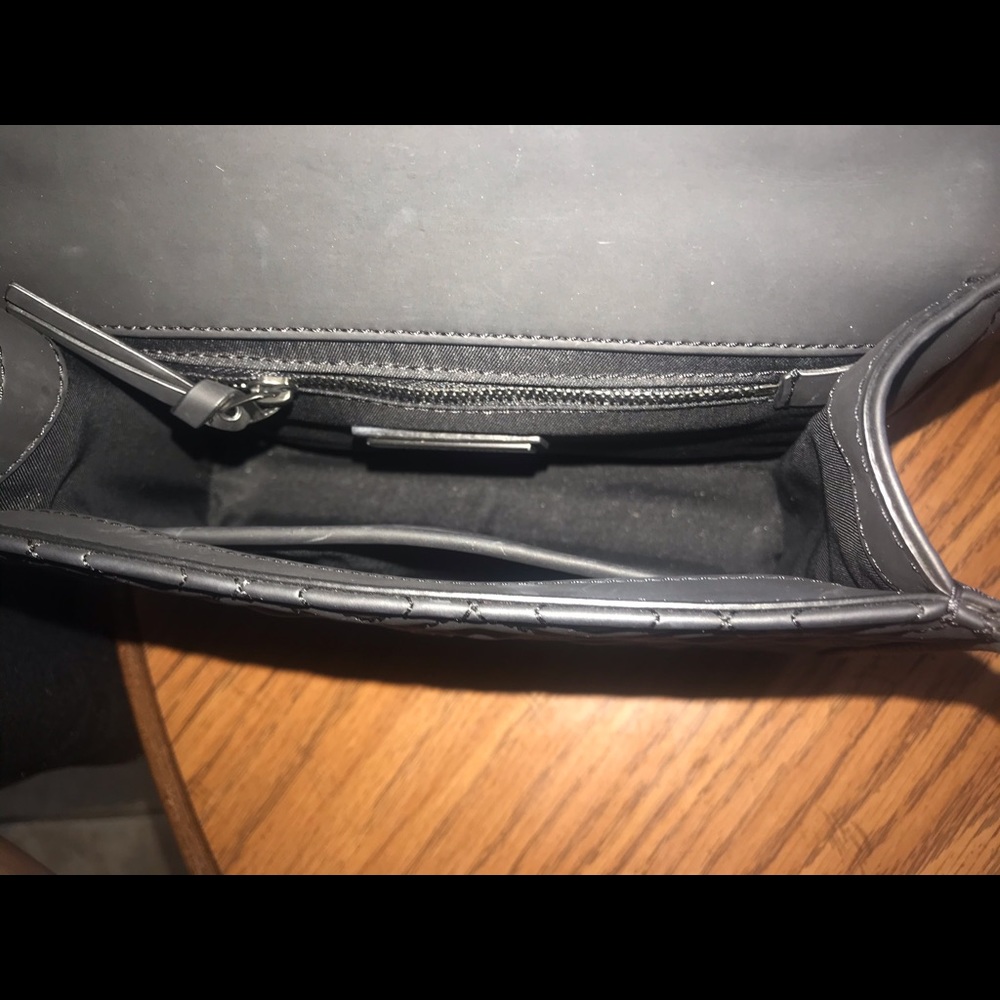 Lightly used Tory Burch - Picture 5 of 9